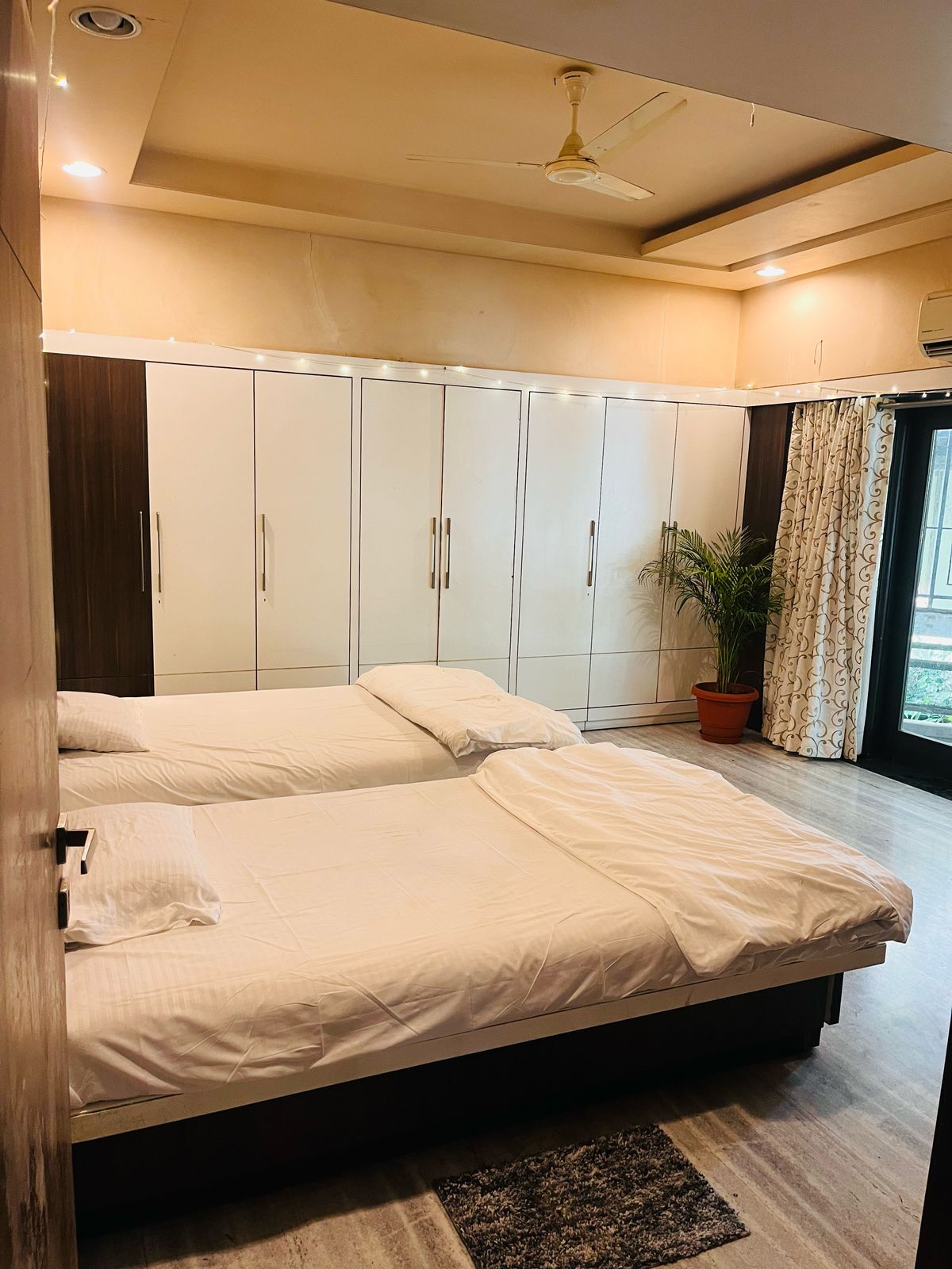 Lily Room — view 2